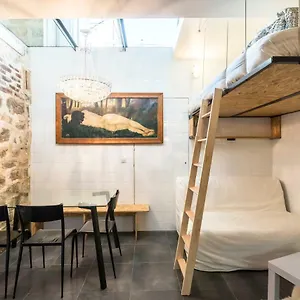 Attractive 25 M2 In A District Apartment